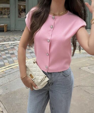 FOR BEAUTY Women's Spring/Summer New Knit Camisole, Casual Minimalist Elegant, Round Neck Sleeveless Design, Heart-Shaped Button Decor, Short Fitted Pink Top, Suitable
