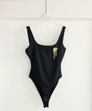 Sleeveless square-neck bodysuit with a statement gold brooch and a flattering fitted design. Perfect for effortless day-to-night styling.